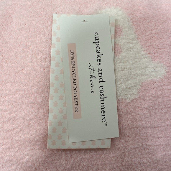 Cupcakes & Cashmere Oversized GHOST Print Throw - Picture 6 of 6